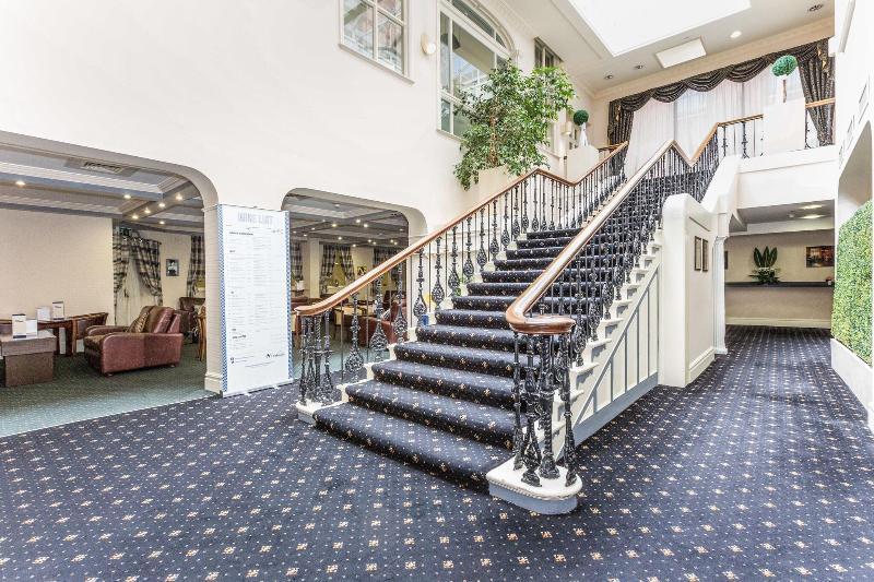 The Worcester Whitehouse - Lobi