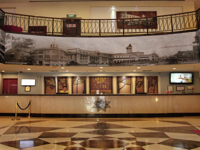 Arcadia Hotel Surabaya - Lobi