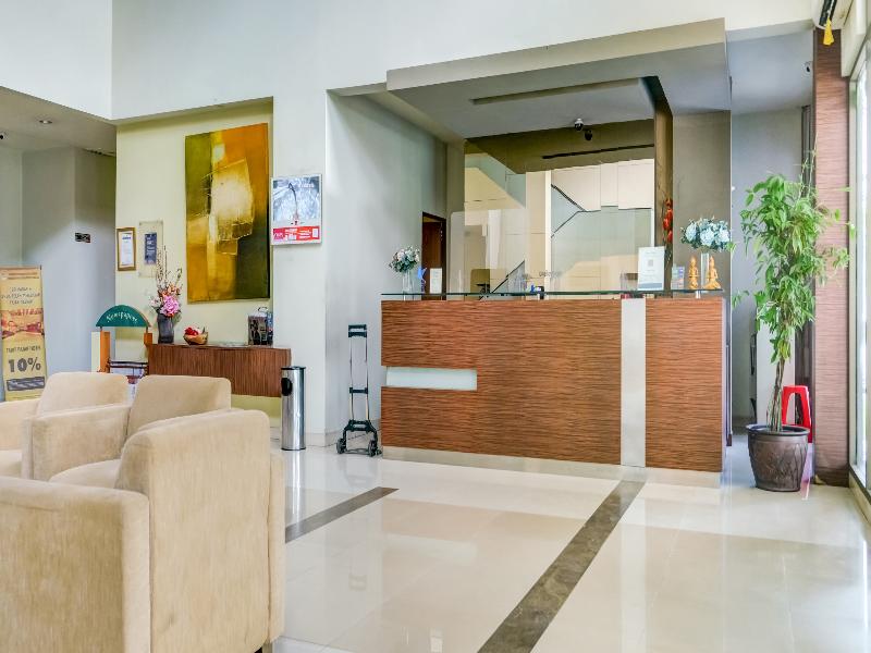 Townhouse OAK Hotel Grand Cikarang - Lobi