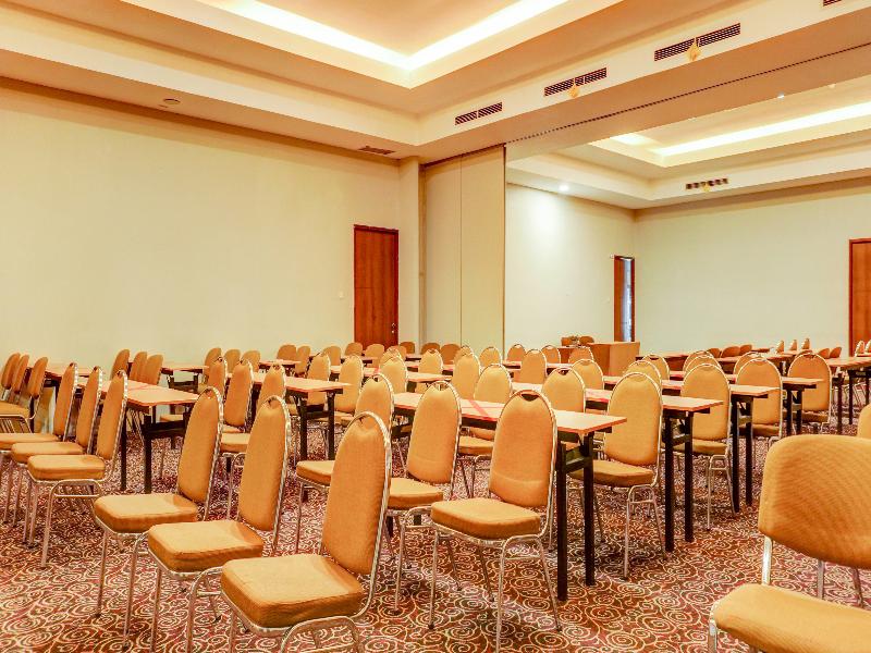 Townhouse OAK Hotel Grand Cikarang - Toplantı
