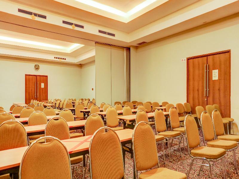 Townhouse OAK Hotel Grand Cikarang - Toplantı