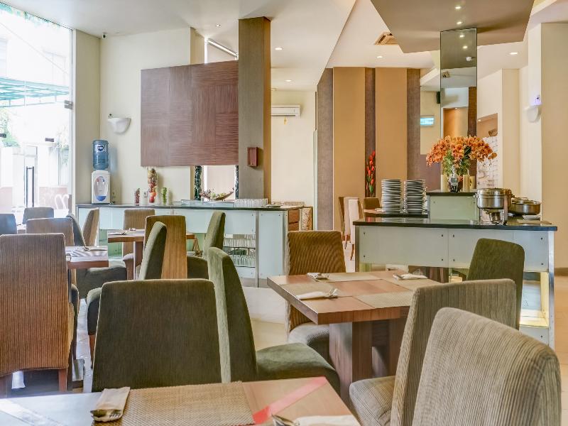 Townhouse OAK Hotel Grand Cikarang - Restoran
