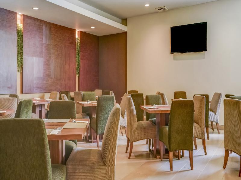 Townhouse OAK Hotel Grand Cikarang - Restoran