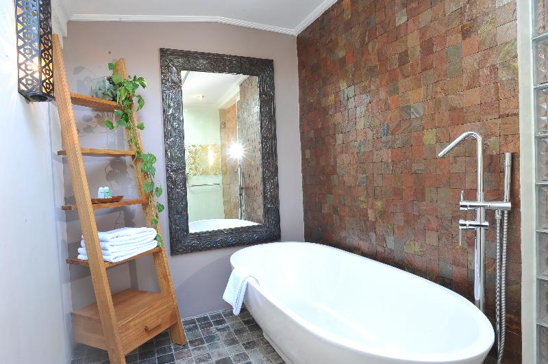 Hotel Puri Raja Legian - Oda