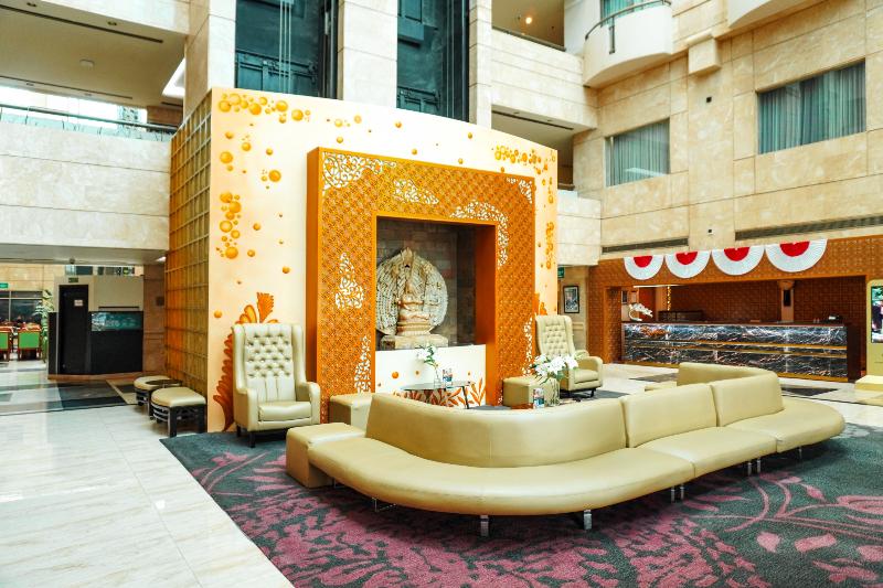 Surabaya Suites Hotel Powered by Archipelago - Lobi
