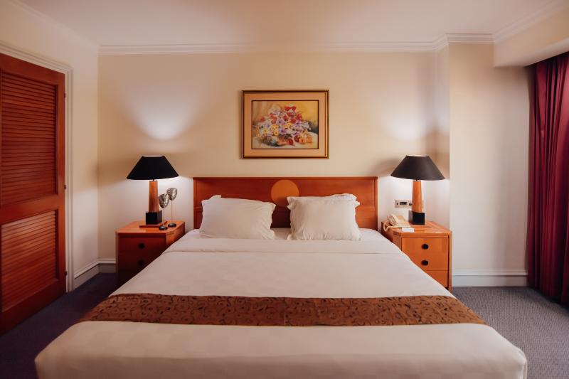 Surabaya Suites Hotel Powered by Archipelago - Oda