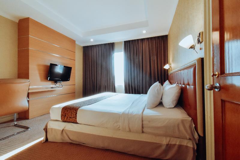 Surabaya Suites Hotel Powered by Archipelago - Oda