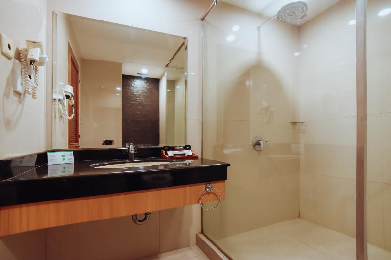 Surabaya Suites Hotel Powered by Archipelago - Oda