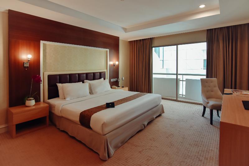 Surabaya Suites Hotel Powered by Archipelago - Oda