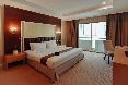 Surabaya Suites Hotel Powered by Archipelago oda fotoğrafı