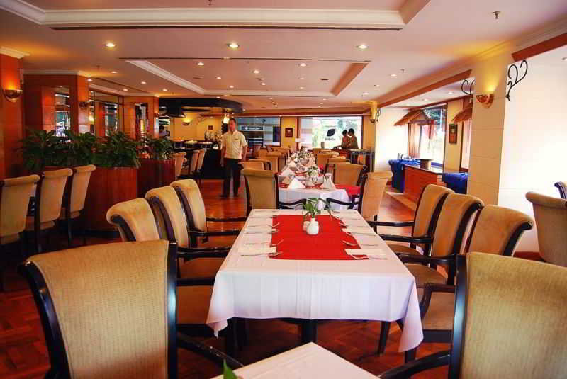 Surabaya Suites Hotel Powered by Archipelago fotoÄŸrafÄ±