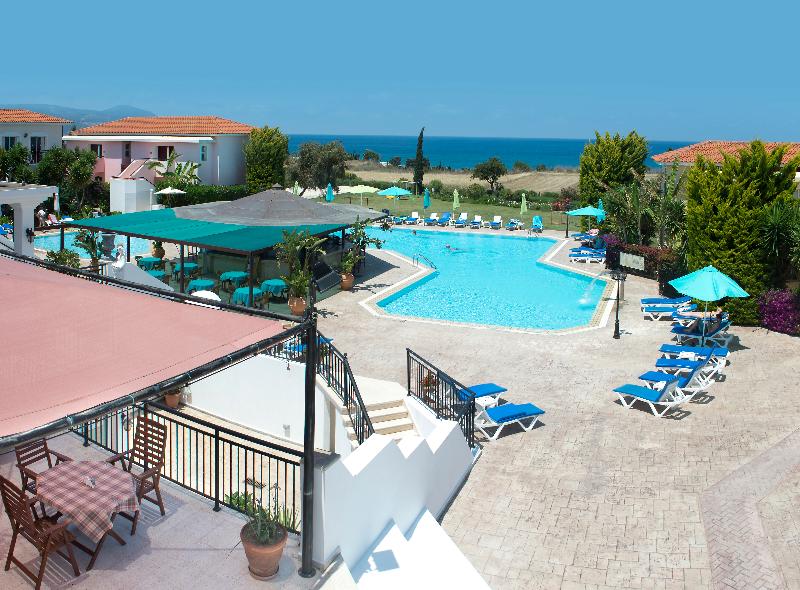 Akamanthea Holiday Village - Havuz