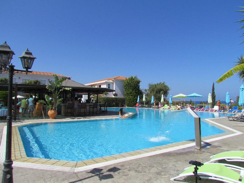 Akamanthea Holiday Village - Havuz