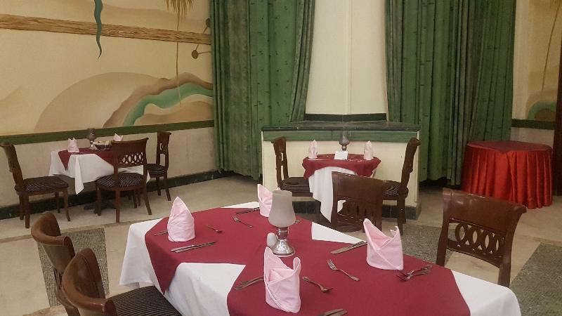 Royal Lagoons Resort & Aqua Park - Restoran