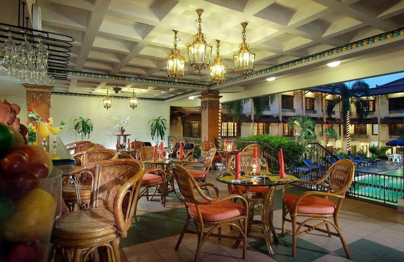 Loman Park Hotel Yogyakarta - Bar