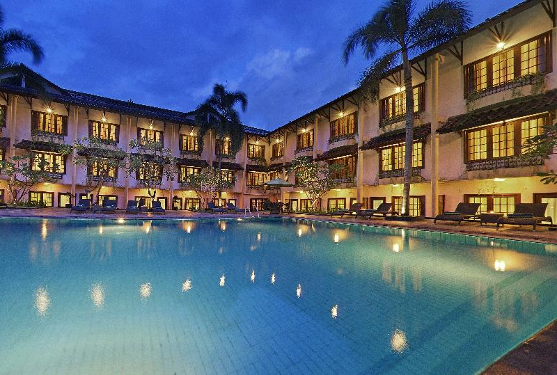 Loman Park Hotel Yogyakarta - Havuz
