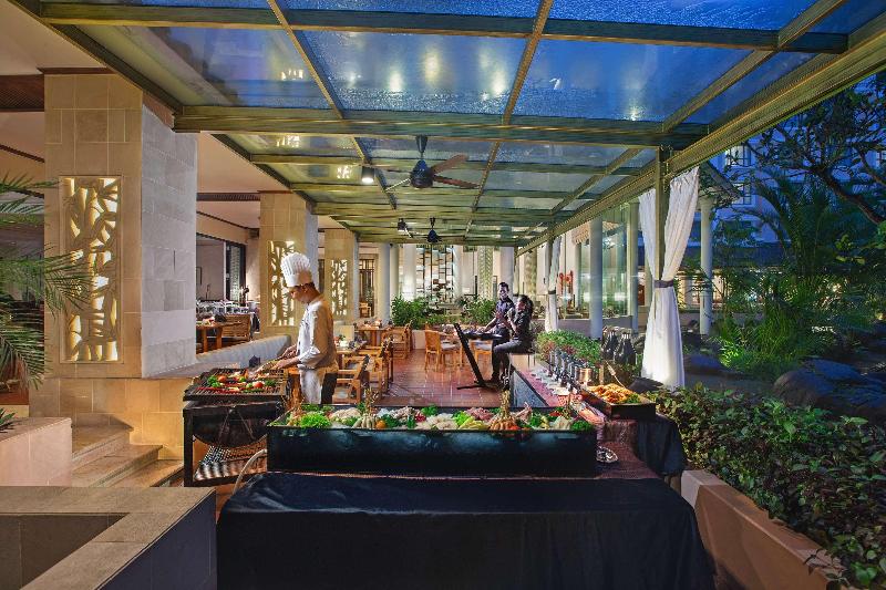 Melia Purosani Hotel Yogyakarta - Bar