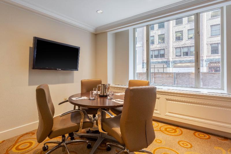 Omni Berkshire Place - Genel