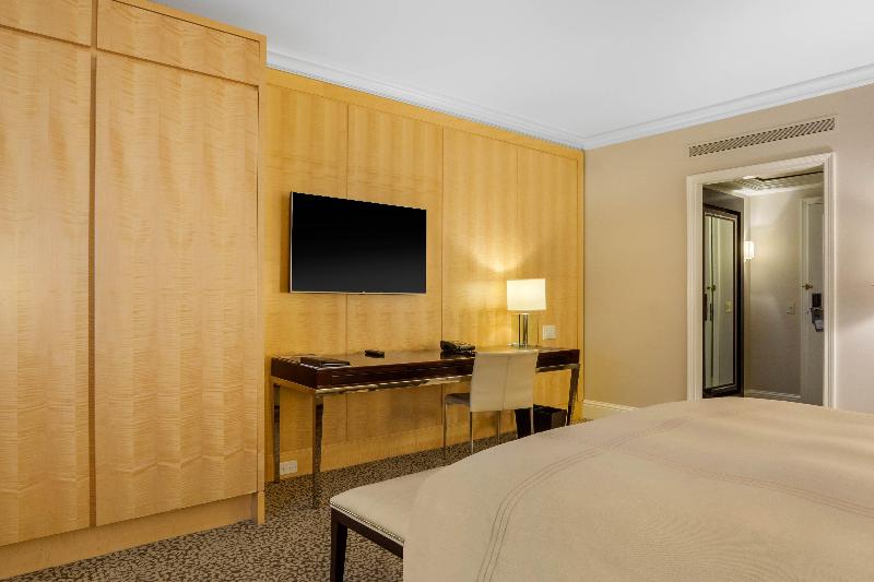 Omni Berkshire Place - Genel