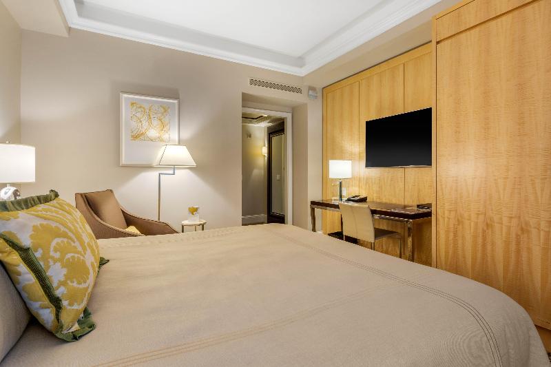 Omni Berkshire Place - Genel