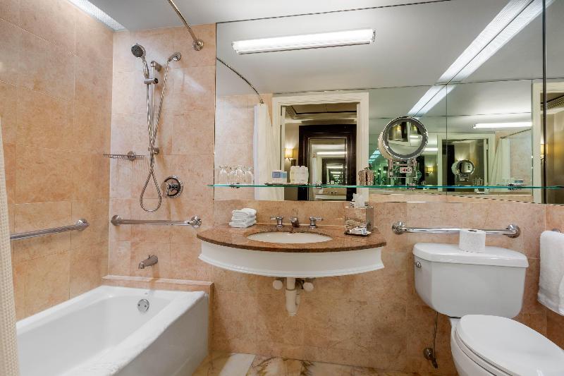 Omni Berkshire Place - Genel