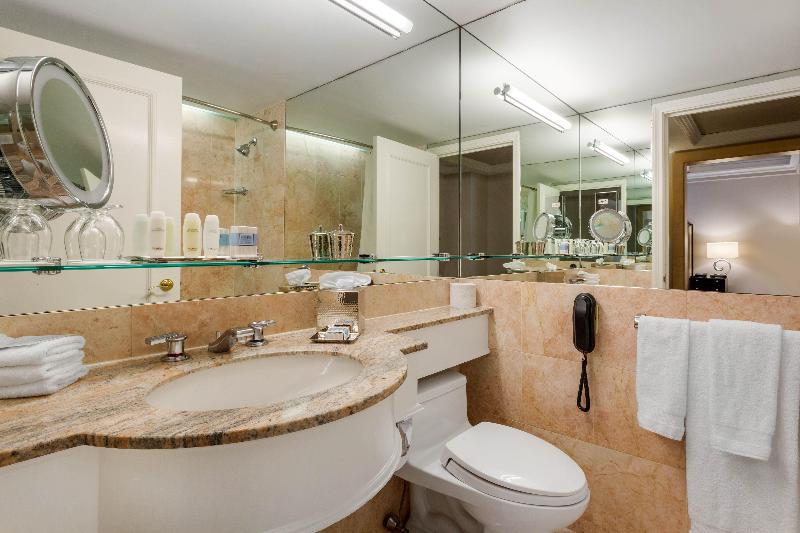 Omni Berkshire Place - Genel