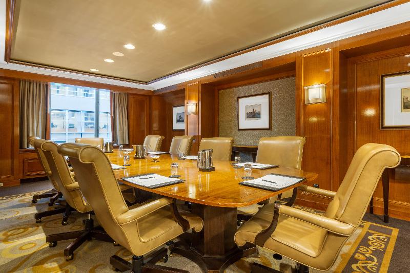 Omni Berkshire Place - Genel