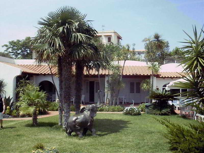 Corona Hotel
