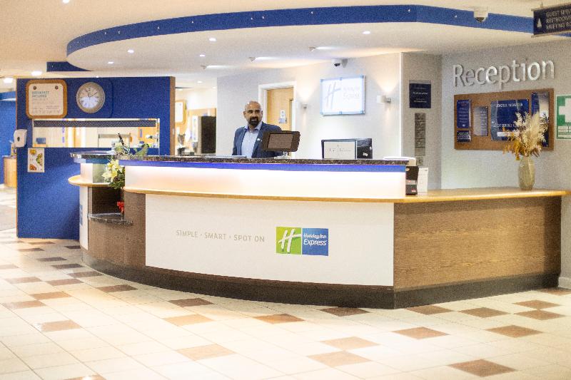 Holiday Inn Express Poole - Lobi