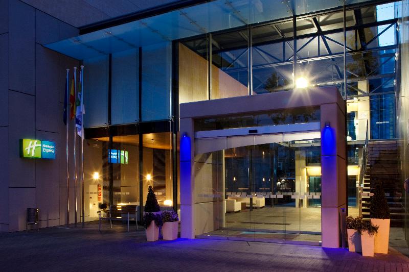 Holiday Inn Express Barcelona City 22@ - Genel