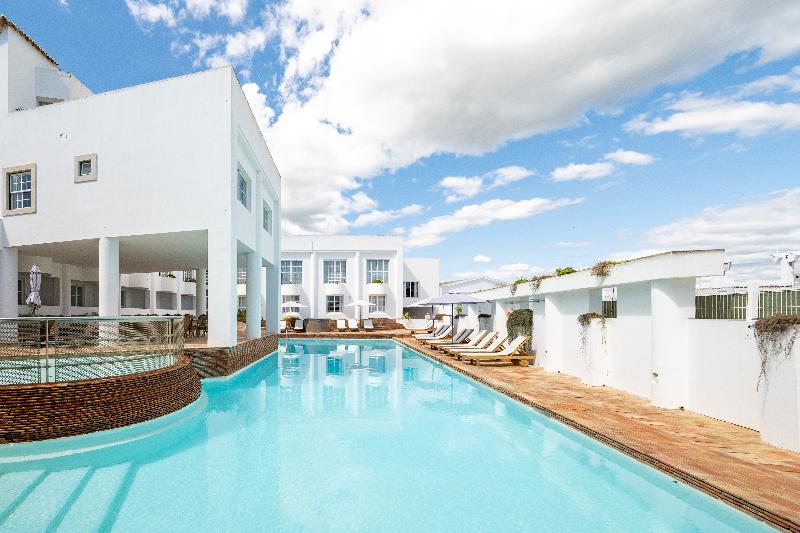 Baluarte da Vila Apartments - Havuz