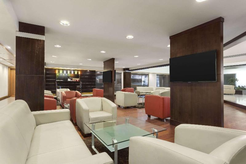 Ramada Qurum Beach - Bar