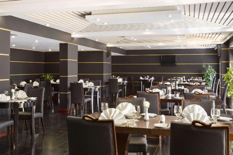 Ramada Qurum Beach - Restoran