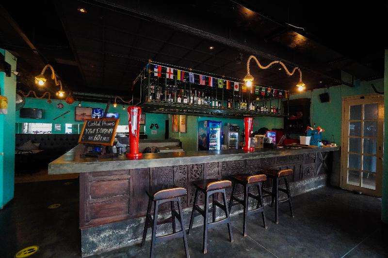 FuramaXclusive Ocean Beach, Seminyak - Bar