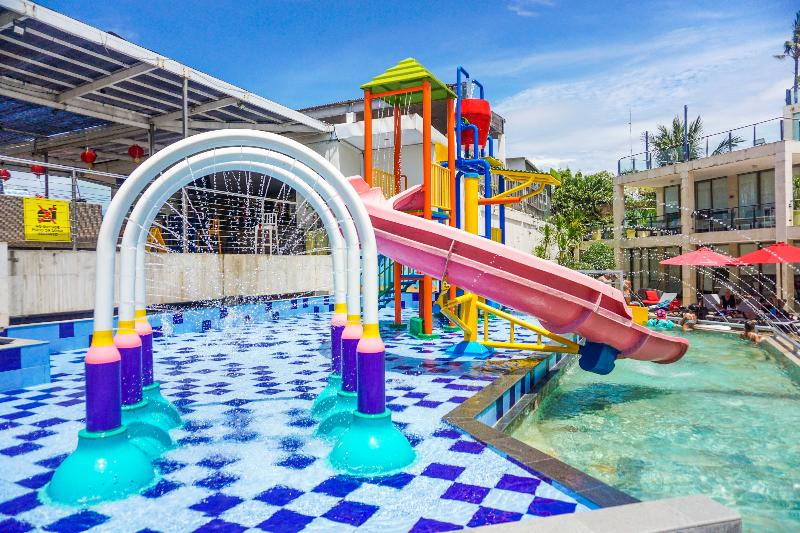 FuramaXclusive Ocean Beach, Seminyak - Havuz