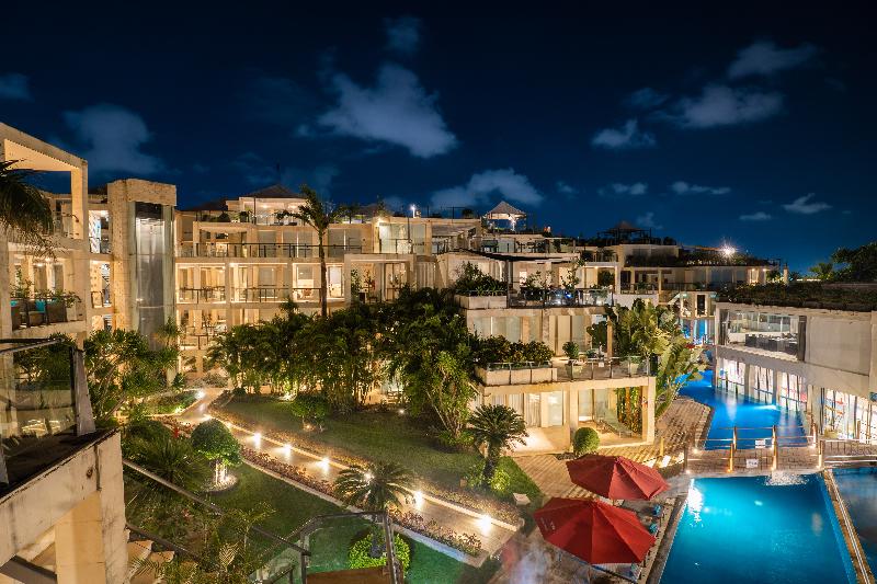 FuramaXclusive Ocean Beach, Seminyak - Havuz