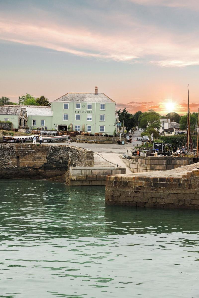 The Pier House - Genel