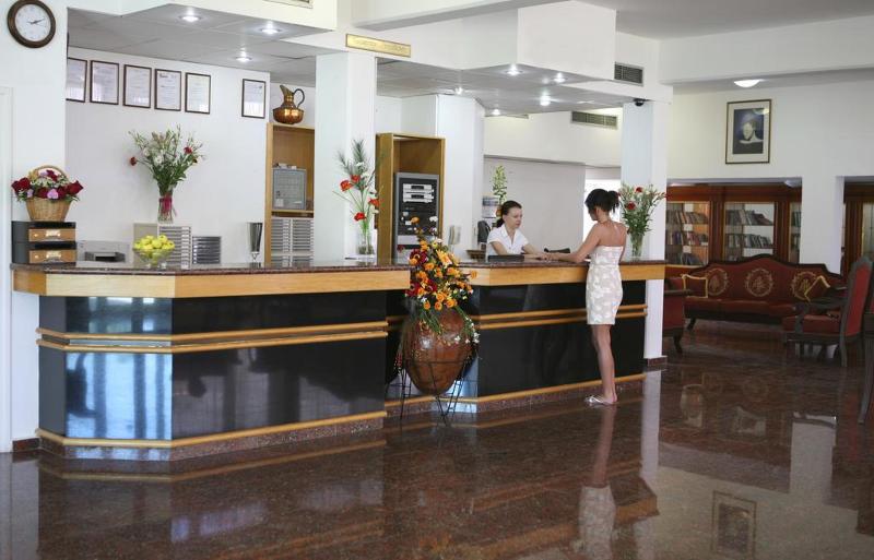 Corallia Beach Hotel Apartments - Lobi