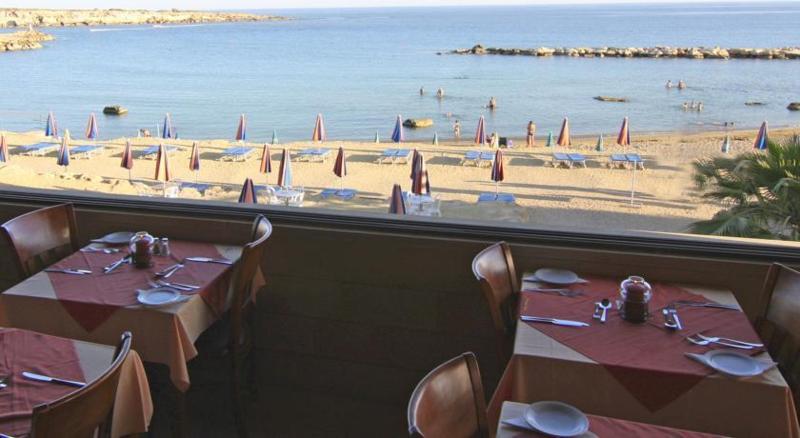 Corallia Beach Hotel Apartments - Restoran