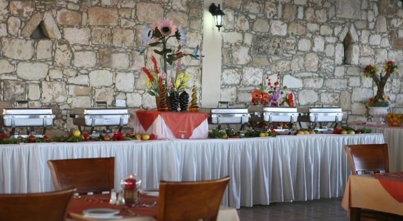 Corallia Beach Hotel Apartments - Restoran