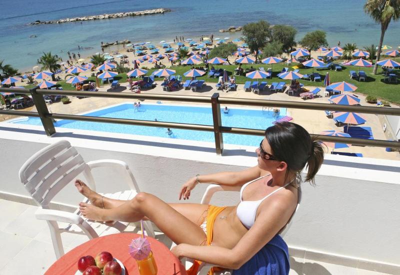Corallia Beach Hotel Apartments - Teras