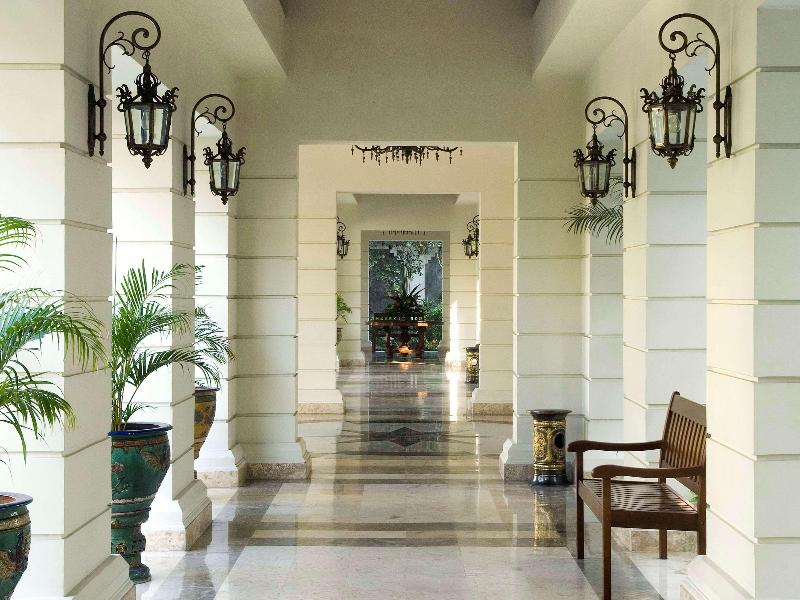 The Phoenix Hotel Yogyakarta Handwritten Collec - Toplantı