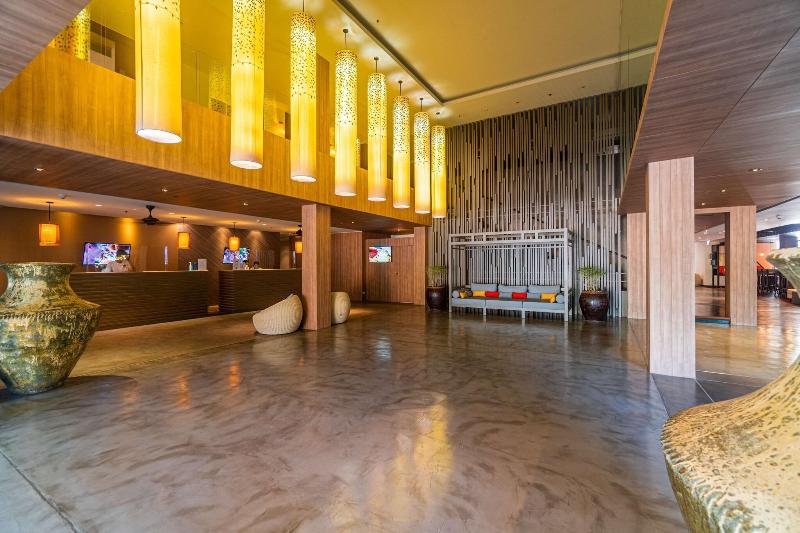 Radisson Resort & Suites Phuket - Lobi