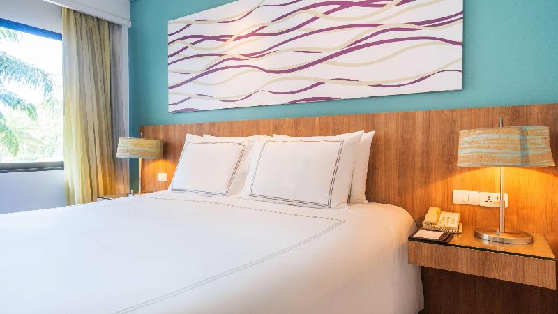 Radisson Resort & Suites Phuket - Oda