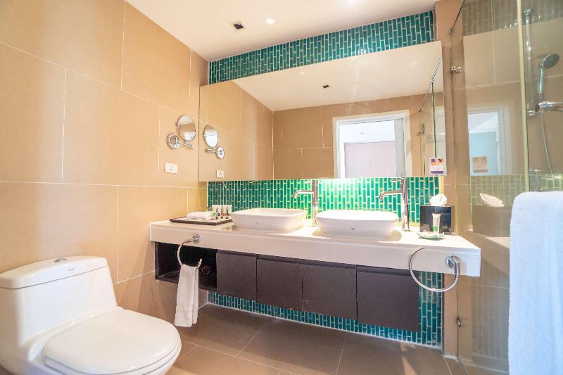 Radisson Resort & Suites Phuket - Oda