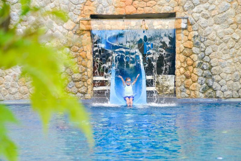 Radisson Resort & Suites Phuket - Havuz