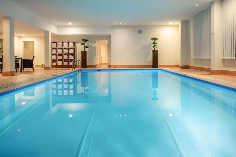 Sunday Hotel Frankfurt Airport Kelsterbach - Havuz