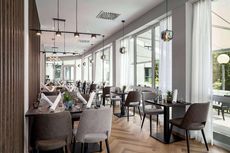 Sunday Hotel Frankfurt Airport Kelsterbach - Restoran