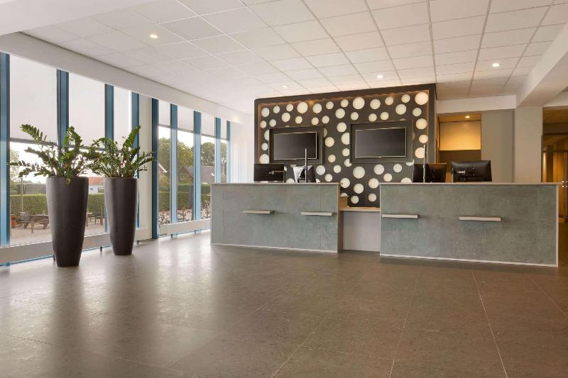 Ramada by Wyndham Amsterdam Airport Schiphol - Lobi