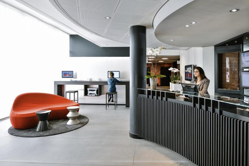 Novotel Suites Geneve Aeroport - Lobi